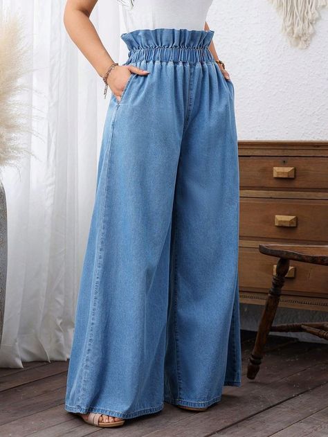 Denim Trousers Outfit, Wide Leg Pants Jeans, Inspirational Clothing, Trouser Outfit, Modern Tops, Daily Paper, Jeans Outfit Casual, Stylish Dress Book, Denim Design