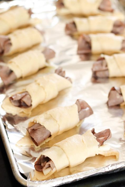 French Dip Crescents, Jus Recipe, Life In The Lofthouse, Ground Beef Chili, Crescent Recipes, Sliced Roast Beef, Beef Sandwiches, Appetizers Easy Finger Food, Crescent Roll Recipes