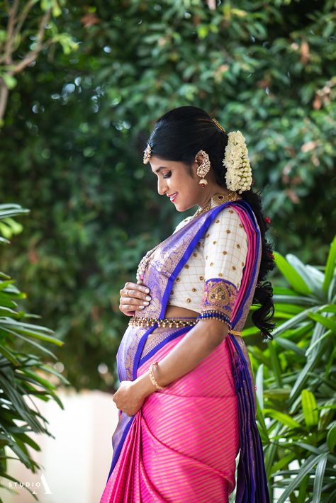 Prabha Ravichandran, Kerala Pics, Prada Photoshoot, Indian Maternity Photos, Indian Maternity Wear, Pregnancy Remedies, Haldi Photoshoot, Indian Maternity, Bangle Ceremony