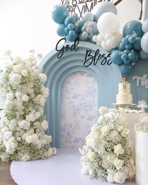 Thomas’s Baptism 🕊️⛪️ Backdrop + Balloons + Florals @janettloveshop Event Planner @busybeesevents Cake @letic__gourmet Sweets @unique_partyfavorsbyvania #baptism #baptismballoons #baptismbackdrop #baptismflowers #baptismcake #baptismdecor #baptismdecoration #baptismparty #baptismideas #baptismday⛪️ #baptismballoongarland #elegantbaptism Twins Birthday Decoration Ideas, Baptism Backdrop Ideas, Baptism Theme Ideas, Baptism Backdrop, Baptism Decorations Boy, Backdrop Balloons, Baptism Themes, Gourmet Sweets, Baby Birthday Decorations