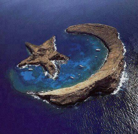 Moon and Star Island Island of Molokini Hawaii Bohol, Pics Art, Pretty Places, Dream Destinations, Narnia, Places Around The World, Most Beautiful Places, Amazing Nature, Dream Vacations