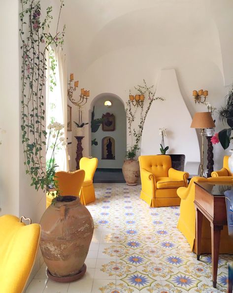 Italian Interior Design, Italian Interior, Italian Home, Hotel Decor, Mellow Yellow, Architectural Digest, Positano, Home Improvement Projects, Inspired Homes