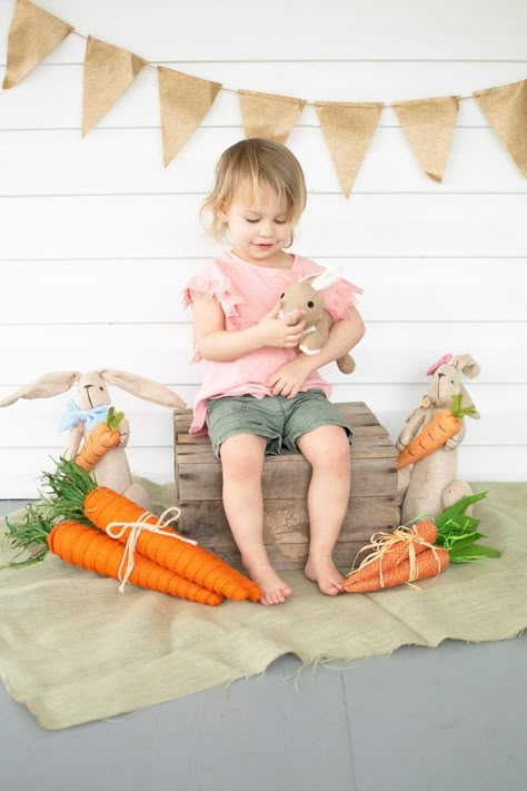 Toddler Easter Photoshoot Indoor, Toddler Easter Photoshoot Ideas, Easter Backdrops Diy Mini Sessions, Easter Photography Ideas Indoor, Toddler Easter Picture Ideas, Easter Photography Ideas Toddler, Easter Chick Photoshoot, Kids Spring Photoshoot, Easter Bunny Photos