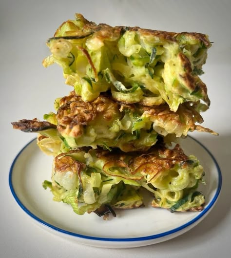 Crispy Zucchini and Creamy Leek Fritters with Herbs (gluten-free or not) – Big Sis Little Dish Leek Zucchini Recipes, Leek And Courgette Recipes, Zucchini And Leek Recipes, Zucchini Leek Recipe, Leeks And Zucchini, Creative Vegetable Recipes, Leek And Zucchini Recipe, Summer Leek Recipes, Vegetable Heavy Dinners