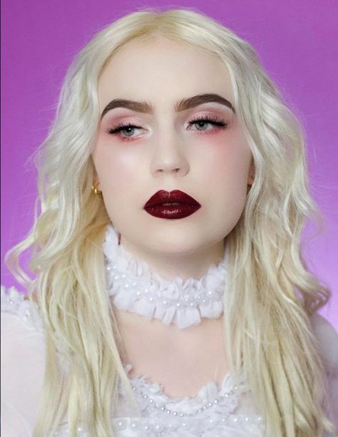 White Queen Alice In Wonderland Makeup, White Queen Makeup, Red Queen Makeup, Female Mad Hatter, White Queen Costume, Inspired Makeup Looks, Red Queen Costume, Alice In Wonderland Makeup, Colorful Costume