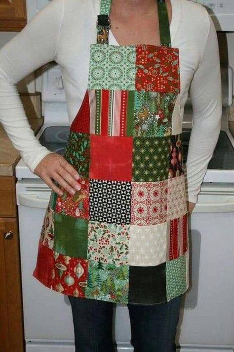 Patchwork Apron, Present Mom, Apron Christmas, Holiday Aprons, Reindeer Games, Apron For Women, Christmas Apron, Apron Sewing Pattern, Christmas Aprons