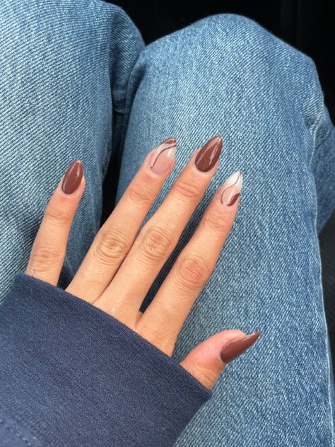 brown nails with line art Brown Builder Gel Nails, Brown Detail Nails, Nails With Line Art, Light Brown Nail Ideas, Brown Swirl Nails, Pirate Nails, Finger Biting, Ombre Chrome Nails, Ford Endeavour