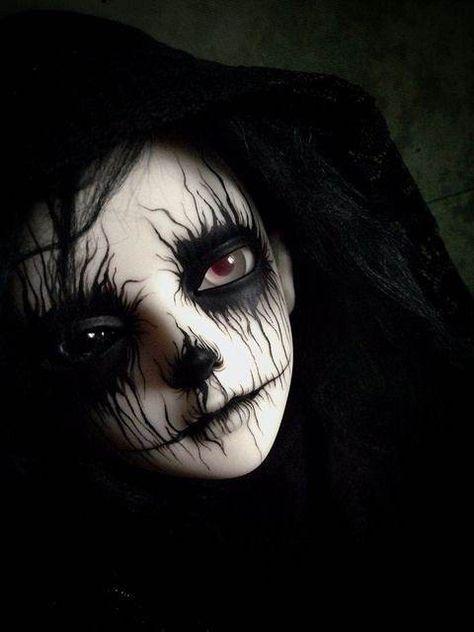 Dark Gothic Art, Make Carnaval, Lash Kit, Corpse Paint, Makeup Scary, Creepy Halloween Makeup, Halloween Makeup Diy, Halloween Makeup Pretty, Arte Grunge