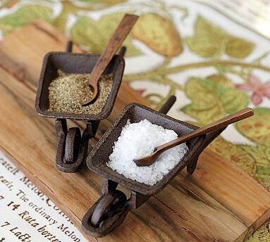 . Tre Kunst, Salt And Pepper Holder, Salt And Pepper Cellars, Modern Outdoor Furniture, Salt Cellar, Interior Design Diy, Cool Kitchen Gadgets, Diy Interior, Kitchen Items