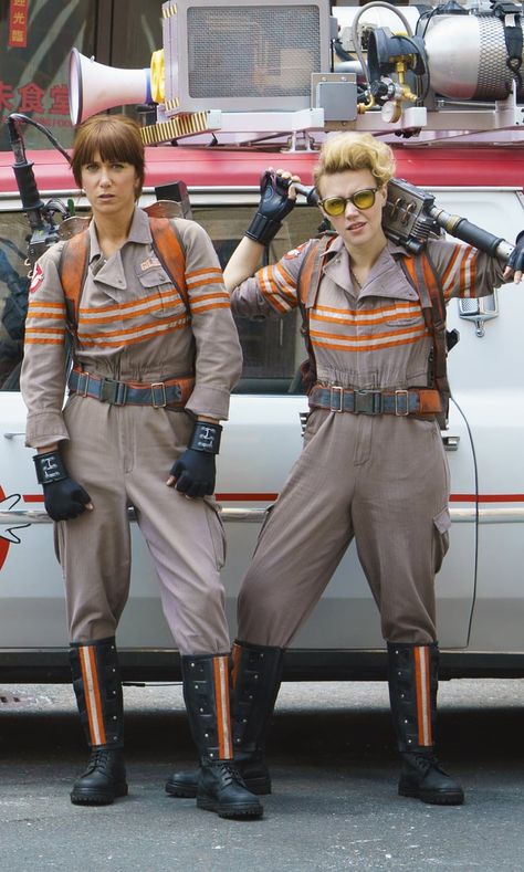 Ghostbusters 2016 References to the Original Movies Ghost Busters Costume Diy, Kate Mckinnon Ghostbusters, Bonnie And Clyde Halloween Costume, Ghostbusters 3, Jillian Holtzmann, Ghostbusters 2016, Ghostbusters Costume, Ghostbusters Movie, Diy Kostüm