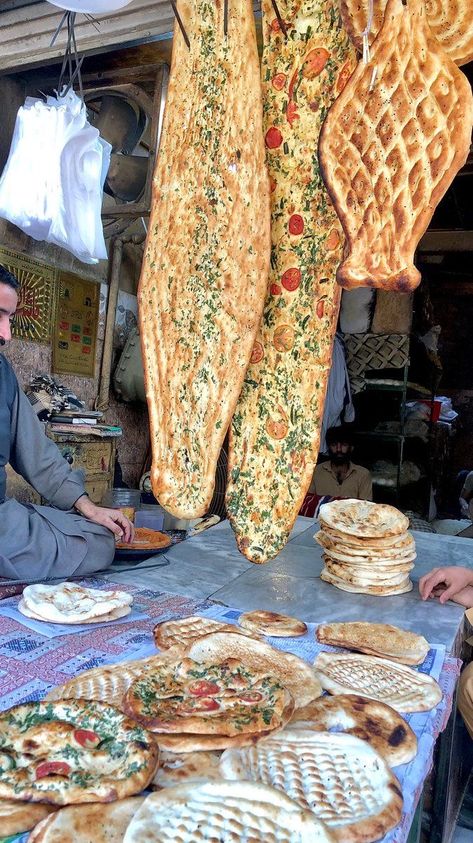 Turkish Aesthetic, Bread Aesthetic, Arab Gold, Afghanistan Food, Eastern Aesthetic, Arab Aesthetic, Butter Naan, Afghanistan Photography, Afghanistan Culture