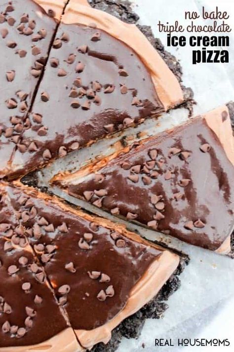 Desert Pizza, Chocolate Desserts Fancy, Pizza Sweet, Dessert Pizzas, Ice Cream Pizza, Fudge Dessert, Fudge Chocolate, Chocolate Pizza, Pizza Recipes Homemade