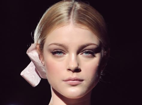 Pale Pink Makeup, Perfect Features, Lady In Pink, Vlada Roslyakova, Jessica Stam, Portraits Female, Diary Of A Model, European Aesthetic, Prima Ballerina