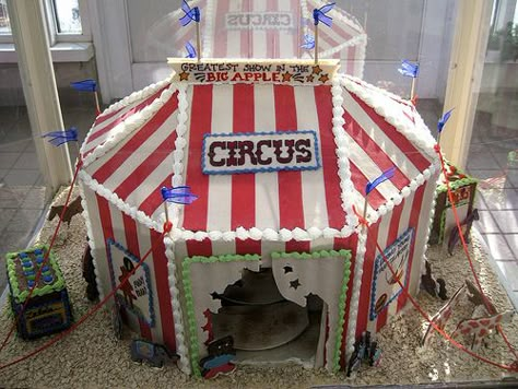 Circus Gingerbread House by peachicken, via Flickr Gingerbread Carnival, Extreme Gingerbread House, Edible Architecture, Creative Gingerbread House Ideas, Creative Gingerbread House, Gingerbread Competition, Gingerbread House Ideas, Gingerbread Creations, Carnival Christmas