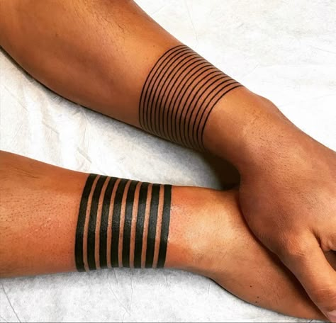 Stripe Tattoo Arm Men, Line Tattoo Ankle, Hand Line Tattoo, Finger Line Tattoo, Line Hand Tattoos, Simple Band Tattoo, Symmetric Tattoo, Stripe Tattoo, Rock On Hand