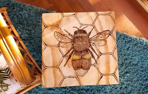 Wood Burning Honey Bee Honey Bee Wood Burning, Bee Wood Burning, Honey Bee Mandala Art, Wood Burn Sunflower Pattern, Bee Pictures Art, Wood Burned Sunflower, Bee Pictures, Wood Burning Art, My Art Studio