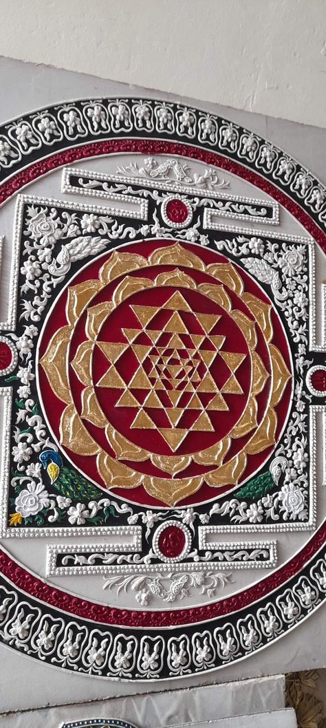 Lippan Art God, Gujarati Art, Relife Art, Clay Murals, Vastu Painting, Sacred Geometry Art Mandalas, Shree Yantra, Painted Mirror Art, Holy Symbol