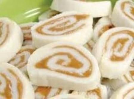 Easy peanut butter pinwheels Recipe Old Fashioned Potato Candy Recipe, Pinwheel Candy, Cake Mix Cookie Bars, Potato Candy, Candy Food, Peanut Butter Roll, Pinwheel Recipes, Candy Treats, Candy Recipe