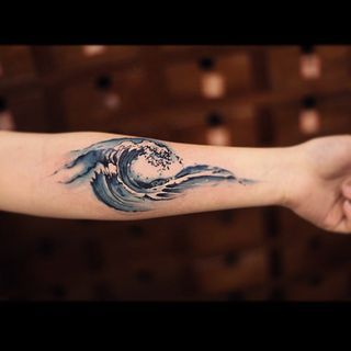 #InstaSize #tattoosnob #tattrx #tattooawesomeness ... | Best Tattoos | Bloglovin' Dolphin Tattoo, Wave Tattoo Design, Wave Tattoo, Ocean Tattoos, Geniale Tattoos, Tatuaje A Color, Tattoo Girls, Leg Sleeve, Waves Tattoo