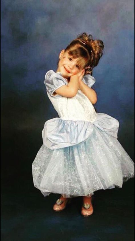 Mackenzie Ziegler Rares, Dance Moms Photos, Cinderella Photoshoot, Dance Moms Brynn, Dance Moms Headshots, Mom Baby Pictures, Aldc Rares, Dance Moms Paige, Mackenzie Ziegler Dance