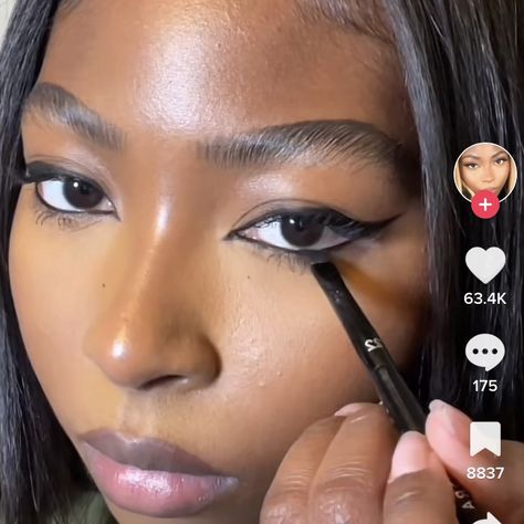 Wing Eyeliner Black Women, Eye Makeup Inner Corner Highlight, Black Eyeliner Waterline Looks, Dark Skin Eyeliner, Waterline Eyeliner Black Women, Black Waterline Makeup Black Women, Cat Eye Eyeshadow Makeup, Black Eyeliner Makeup Looks, Black Under Eyeliner