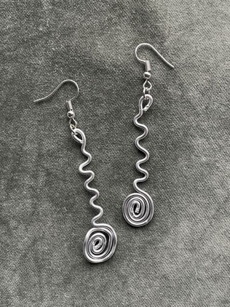 Wire Spiral, Earring Wire, Easy Wire Earrings Diy, Spiral Wire Earrings, Wire Swirls, Wire Earing Ideas, Diy Earrings Wire, Wire Jewellery Diy, Wire Earrings Handmade Diy