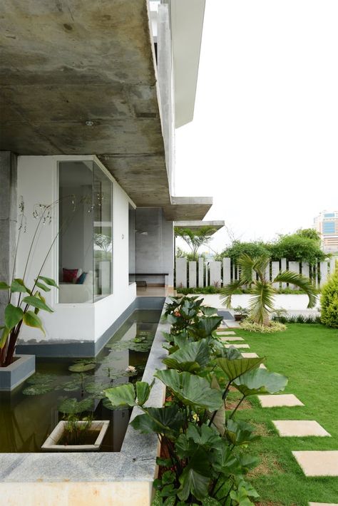 Small Apartment Makeover, Decorate Cubicle, Bungalow Landscaping, Decorate Cubicle At Work, Villa Concept, Indoor Plants Styling, Zen House, Japanese Style House, India Home Decor