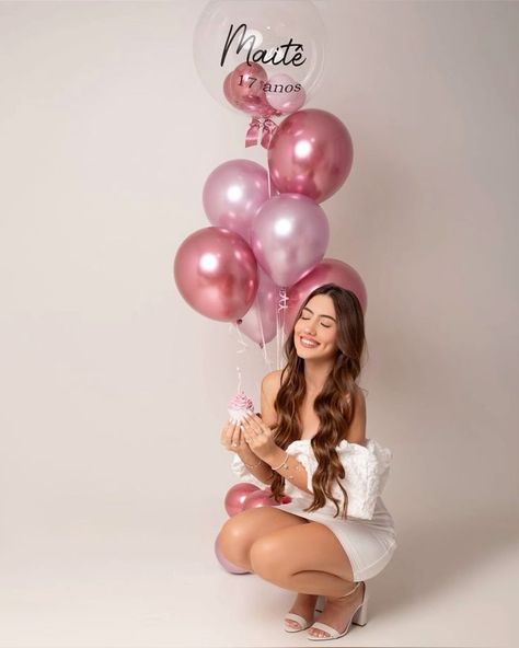 Sweet 16 Studio Photoshoot, Birthday Session Woman, Black And Pink Photoshoot, Birthday Shoot Outfit Ideas For Women, Balloon Photoshoot Ideas, 25th Birthday Outfit, Adult Birthday Photoshoot, Balloon Boutique, Birthday Balloons Pictures