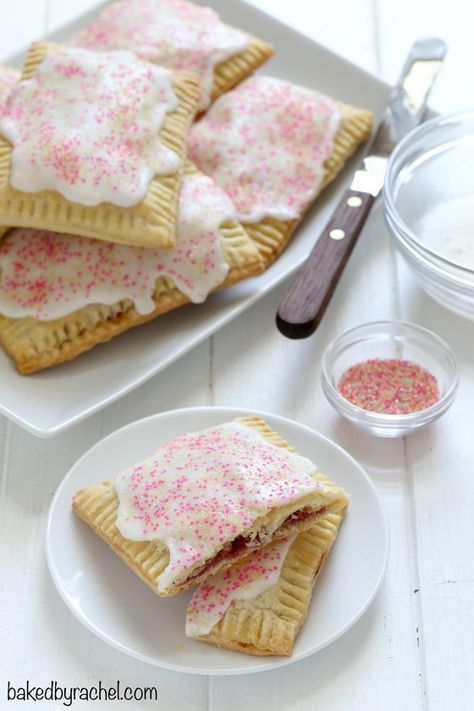 Homemade Poptart, Sf Desserts, Brunch Recipies, Busy Morning Breakfast, Strawberry Pop, Poptart Recipe, Strawberry Pop Tart, Strawberry Breakfast, Recipe Strawberry