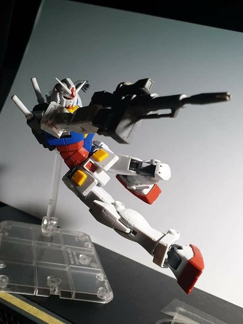 Gundam Action Poses, Gundam Pose Reference, Gundam Posing, Gunpla Pose, Gundam Pose, Dynamic Perspective, Cool Robots, Gunpla Custom, Custom Gundam