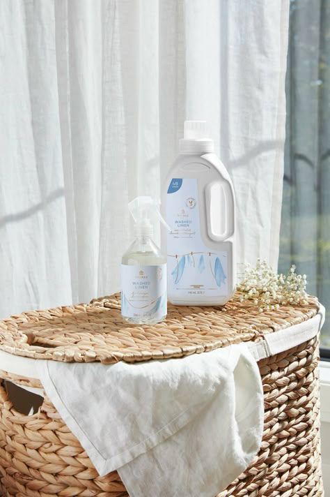 The irresistibly delicate and wooded Washed Linen scent from Thymes is as inviting as freshly laundered sheets, dried with an outdoor breeze. Perfectly paired with the matching laundry detergent. Find them both on our online store 🧺 Detergent Product, Laundry Detergent Sheets, Liquid Laundry Detergent, Washing Powder, Deodorizing, Beauty Products Photography, Dishwashing Liquid, Liquid Detergent, Smell Fresh