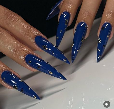 Dark Blue Stiletto Nails, Light Blue Stiletto Nails, Blue Stiletto Nails Design, Electric Blue Nails Design, Blue Stiletto Nails, Blue Christmas Nails, Stilleto Nails Designs, Dark Blue Nails, Stiletto Nails Designs