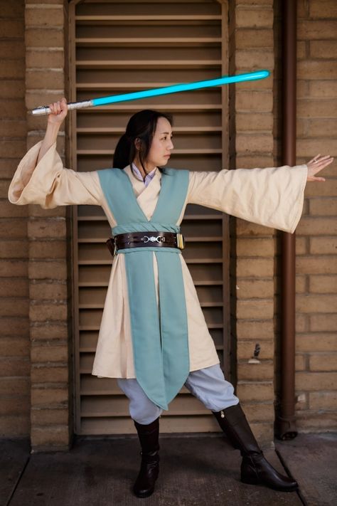 Jedi Outfit Female, Female Jedi Costume, Jedi Halloween Costume, Jedi Halloween, Jedi Belt, Jedi Robes, Jedi Tunic, Female Jedi, Jedi Outfit