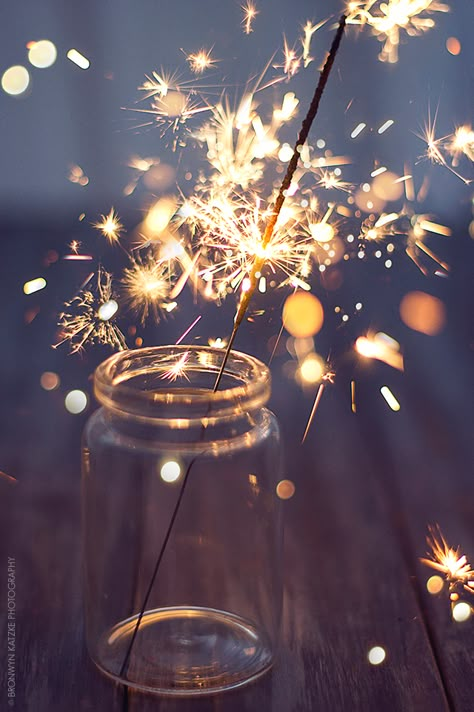 متحف فني, Sparkler Photography, Beautiful Wallpapers Backgrounds, 背景 シンプル, Beautiful Nature Wallpaper, Photography Wallpaper, Nature Wallpaper, Light Photography, Still Life Photography