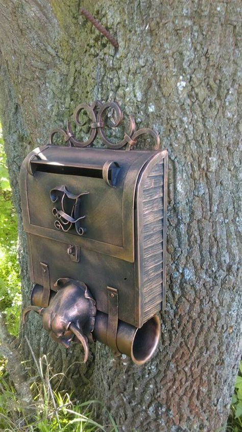 Welded Mailbox Ideas, Diy Corner Shelf, Vintage Mailbox, Steampunk Furniture, Metal Mailbox, Iron Hand, Blacksmith Tools, Copper Art, Post Box