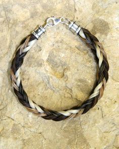 How to make a horse hair bracelet - equestrianhow2.com Horse Braiding, Horse Hair Bracelet, Horse Hair Jewelry, Hair Bracelet, Horse Bracelet, Horse Camp, Country Cowgirl, Pet Keepsake, Horse Tail