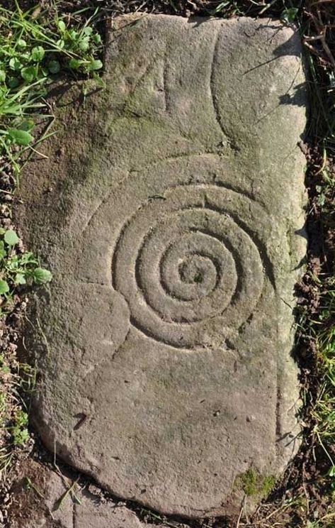 Spiral
Swirl 
Stone art 
Stone 
Art
Aesthetic Fibonacci Spiral, Standing Stone, Cave Paintings, 수채화 그림, Ancient Aliens, Old Stone, Ancient Artifacts, Land Art, A Rock