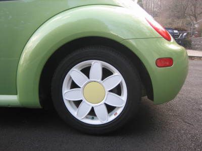 Daisy Rims, Car Decorations For Wedding, 2023 Cars, Mirror Decor Ideas, Hanging Ideas, Mirror Decor, Lime Green, Volkswagen, Decor Ideas