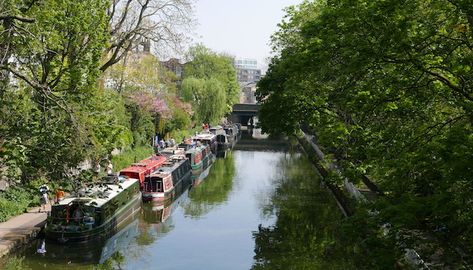 Regent’s Canal: If you walk along Regent’s Canal the pedestrian foot path stops just past Caledonian Road when you reach the Islington Canal Tunnel. You can get back on the route near Colebrooke Row and Duncan Terrace to continue on to City Road Basin, Wentlock Basin or Limehouse Basin. Little Venice London, Thames Path, Miranda Hart, London Postcard, Regents Canal, Paris Itinerary, Walks In London, Piccadilly Circus, London Property