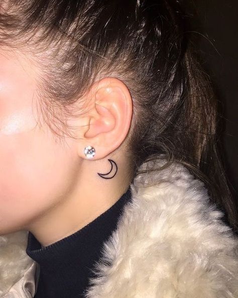 Small Moon Tattoos, Behind Ear Tattoos, Side Neck Tattoo, Neck Tattoos Women, Subtle Tattoos, Aesthetic Tattoo, Elegant Tattoos, Tattoo Trends, Feminine Tattoos