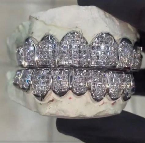 Vvs Diamond Grillz, Diamond Grillz Men, Diamond Grillz Aesthetic, Iced Out Jewelry Aesthetic, Teeth Accessories, Iced Out Grillz, Iced Out, Diamond Grillz, Diamond Teeth