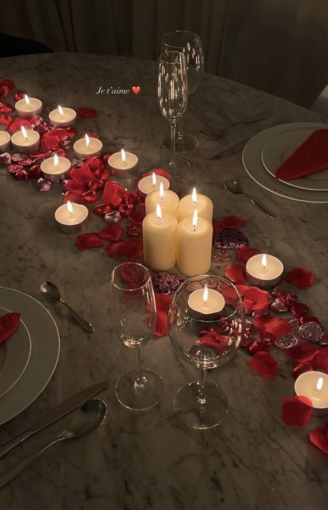 Romantic Dinner Setting, Romantic Dinner Decoration, Romantic Room Decoration, Cute Anniversary Gifts, Birthday Room Decorations, Romantic Date Night Ideas, Romantic Surprise, Funny Birthday Cakes, Romantic Room