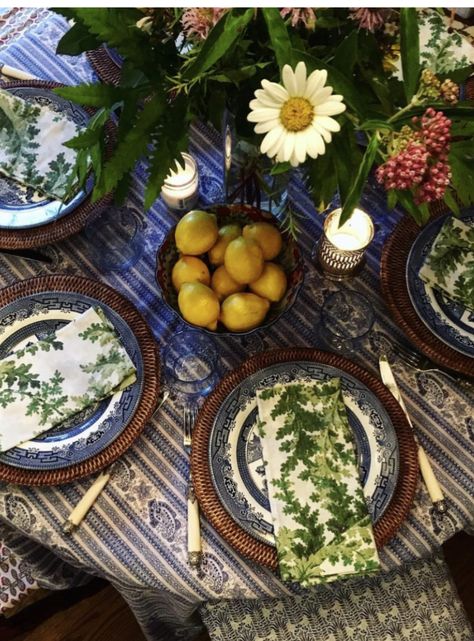 Maura Endres, Pretty Table Settings, Table Setting Inspiration, Pretty Tables, Table Tops, Beautiful Table, Table Style, Place Settings, Dining Rooms