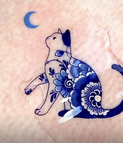 Tatuaje Studio Ghibli, Blue Ink Tattoos, Gotik Tattoo, Cat Tattoo Designs, Cute Little Tattoos, Cat Tattoos, Dream Tattoos, Little Tattoos, Matching Tattoos