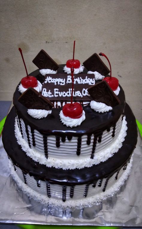 Blackforest Cake Designs, Normal Cake Design, Kek Birthday, Black Forest Cake Decoration, Teachers Day Cake, Fresh Fruit Cake, Tiered Cakes Birthday, Chocolate Cake Designs, Two Tier Cake