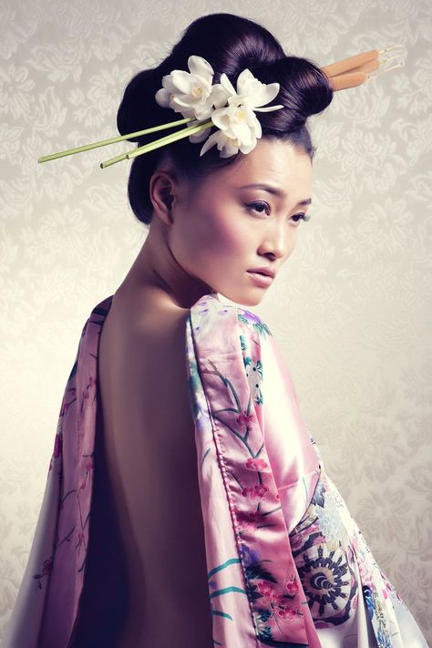 Art Geisha, Geisha Makeup, Geisha Hair, Geisha Tattoo, Geisha Art, Japanese Geisha, Japanese Hairstyle, Kendo, Hair Sticks