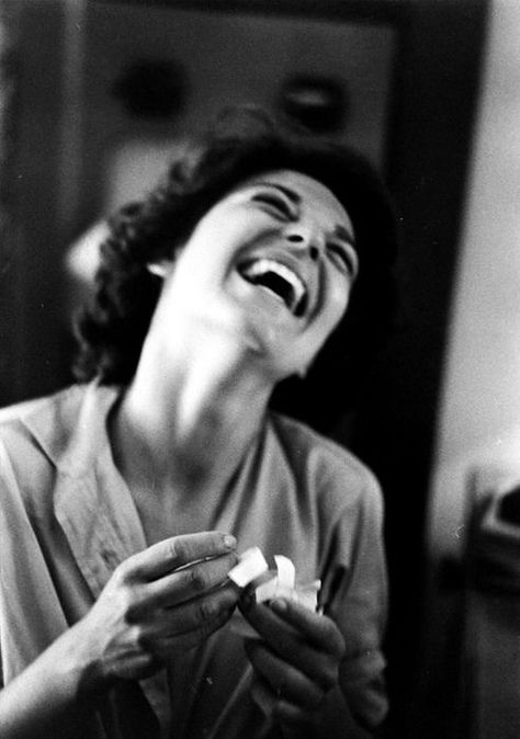 Woman Laughing, Anne Bancroft, Women Laughing, Fotografi Digital, People Laughing, Just Smile, 인물 사진, White Photo, Happy Face