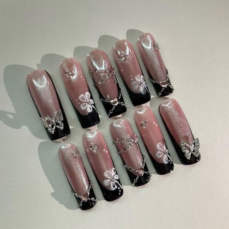 New black hibiscus set 🖤🌸10pcs press on nails Message size, XS, S, M, L or customised Shape of the nail: Message me DISCLAMER The nature of crafting my handmade nails means that each one is unique, therefore designs may vary somewhat. The lighting and colour of the photographs may be slightly distorted by different display systems. #nails #nailsnailsnails #acrylic #explore #nailart #hibiscus #flowers Hibiscus Flower Nails Black, Black Hawaiian Flower Nails, Black Flower Nails, Hibiscus Flower Nails Y2k, Y2k Hibiscus Nails, 2000s Hibiscus Nails, Black Hibiscus, Handmade Nails, 3d Flower Nails