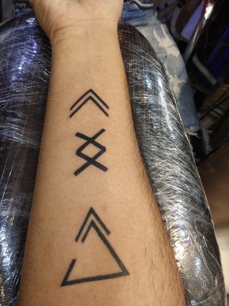 Viking Rune Tattoo, Viking Tattoo Symbol, Tatuagem Masculina Pequena, Glyph Tattoo, Rune Tattoo, Symbol Tattoo, Omerta Tattoo, Cool Small Tattoos, Symbol Tattoos