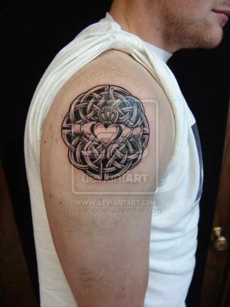 Claddagh Tattoo Idea minus all the weaving in the background Claddagh Tattoo, Shamrock Tattoos, Celtic Knot Tattoo, Optical Illusion Tattoo, Irish Tattoos, Knot Tattoo, Celtic Tattoos, Tattoo Project, Wedding Tattoos